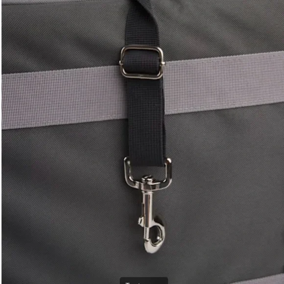 Petco car /booster seat for pets under 25 lbs - Picture 8 of 10